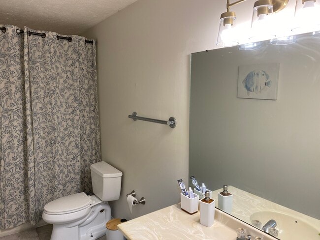 Building Photo - 489 Penny Ln