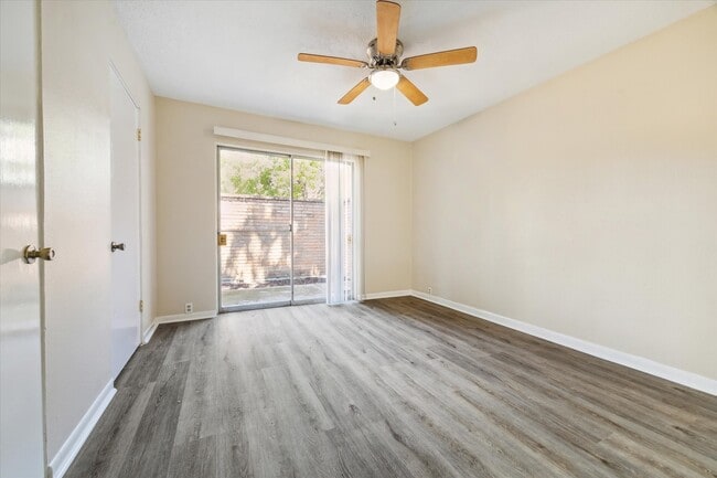 Building Photo - 3259 Branard St