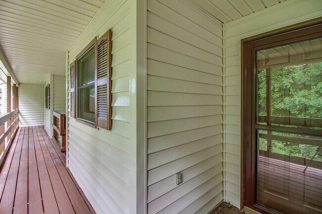 Building Photo - 302 Patriot Ln