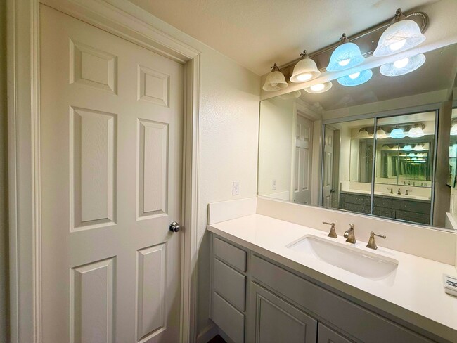 Building Photo - Welcome to your beautifully townhome in th...