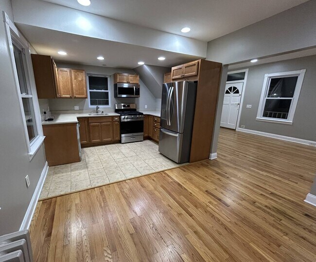 Building Photo - 42 Vanderbilt Ave