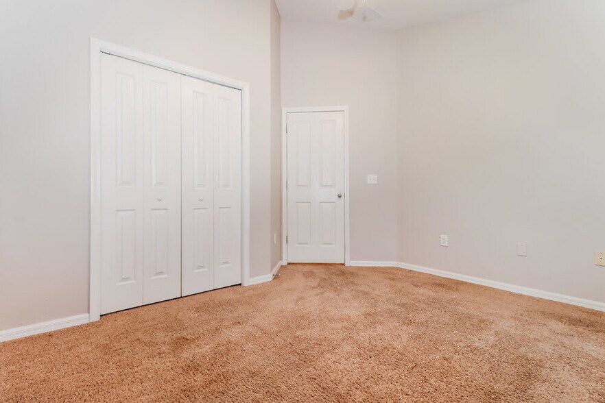 Building Photo - 9912 Riverchase Dr
