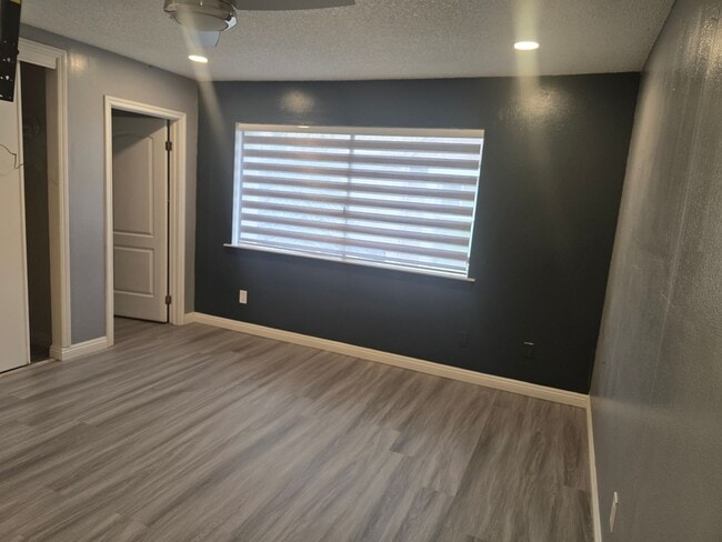 Building Photo - Beautiful Townhome for Rent
