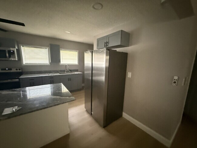 Building Photo - NEWLY RENOVATED 3 BEDROOM, 2 BATH HOME – A...