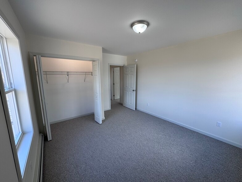 Building Photo - 47 Hogfat Hill Rd