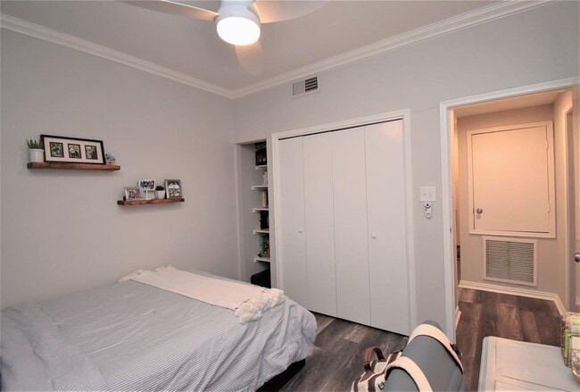 Building Photo - 921 Marine Dr