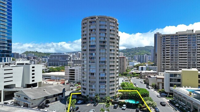 Building Photo - Holiday Village - renovated studio with on...