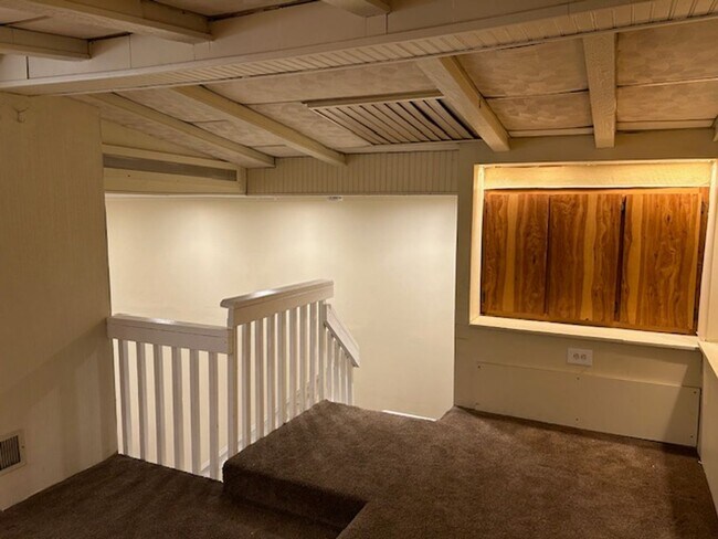 Building Photo - 1840 Jancey St