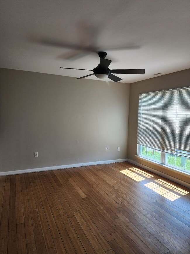 Building Photo - COMING SOON - TOWNHOUSE IN NEWARK/BEAR AREA