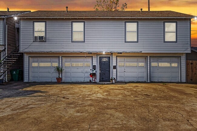 Building Photo - 8451 1/2 Howard Dr