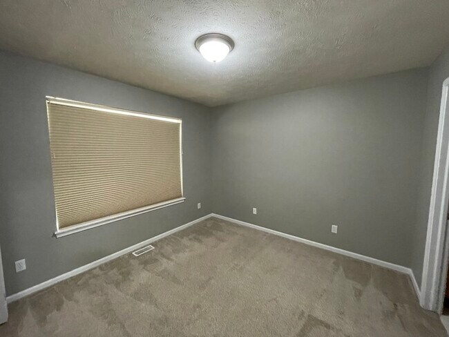 Building Photo - Forest Hills Condo 2 Bedroom  Clements Mill
