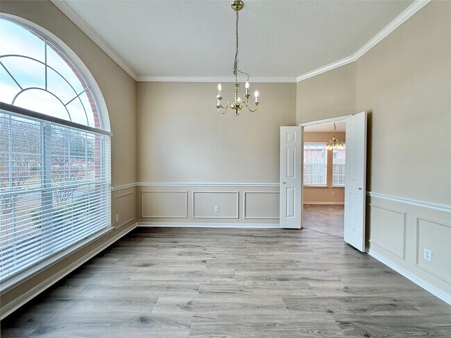 Building Photo - 25335 Rayford Crest Dr