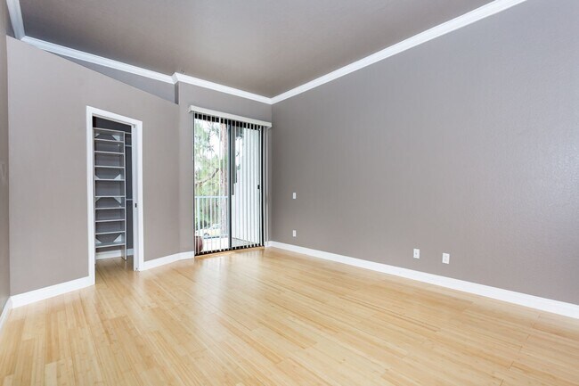 Building Photo - Heart of Bankers Hill at La Parc Chateau!