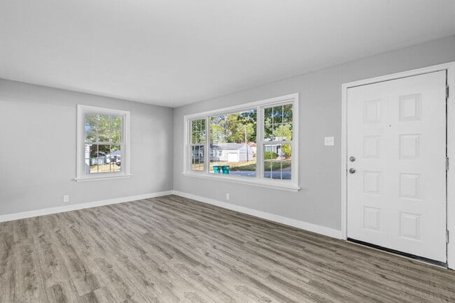 Building Photo - 1122 Roxton Dr