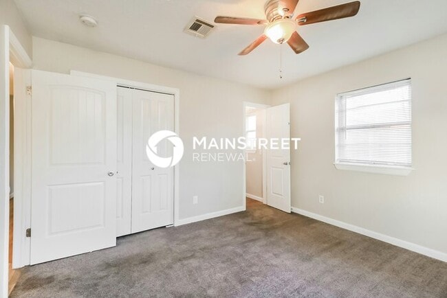 Building Photo - 3 Bedroom Pet-Friendly Home in Oklahoma City, OK with Main Street Renewal