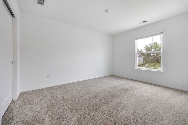 Building Photo - 553 Wolverine Dr