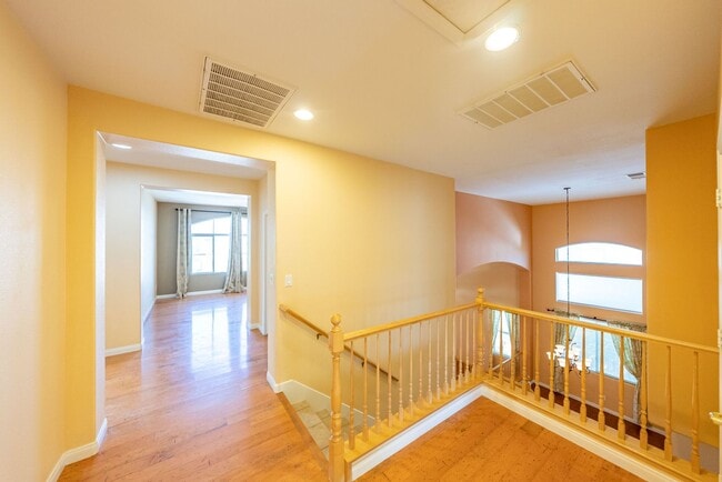 Building Photo - Beautiful 4-bedroom home located in Henderson