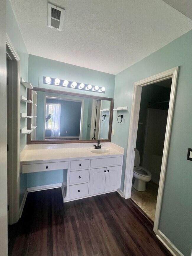 Building Photo - 3BR/2Bath/1 Garage/Fenced! Quail Woods community in the poplar Gorden Rd, North Wilmington area