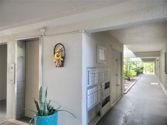 Building Photo - 3360 S Osprey Ave