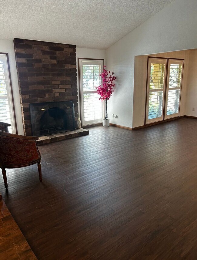 Building Photo - Single Family Home