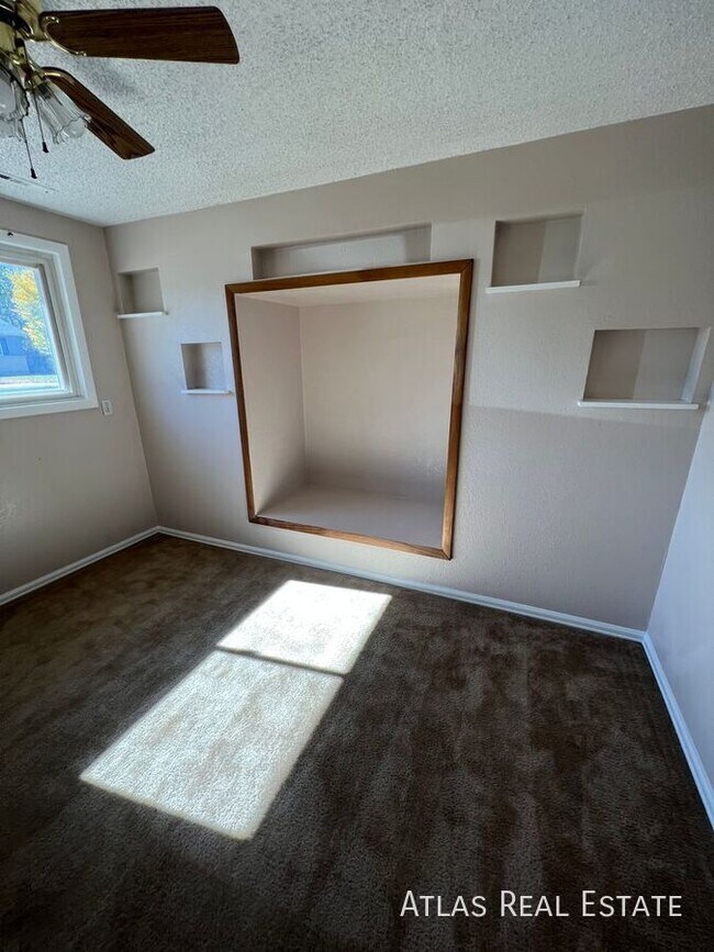 Building Photo - 3914 Encino St