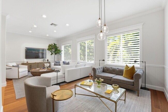 Building Photo - 921 Osceola Dr