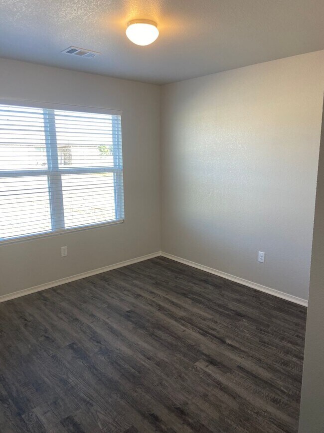 Building Photo - 3717 Keeneland Dr