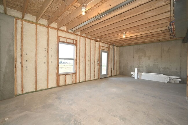 Building Photo - Nice 3 Bedroom, 2.5 bath with 2 car garage...