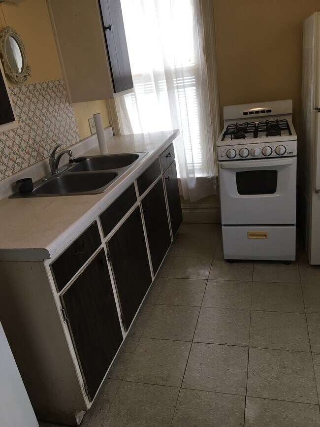 Building Photo - 810 22nd St