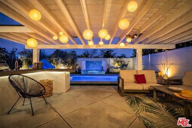 Building Photo - 4952 Placidia Ave