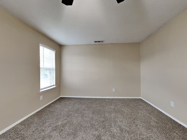 Building Photo - 7205 Silktree Ct