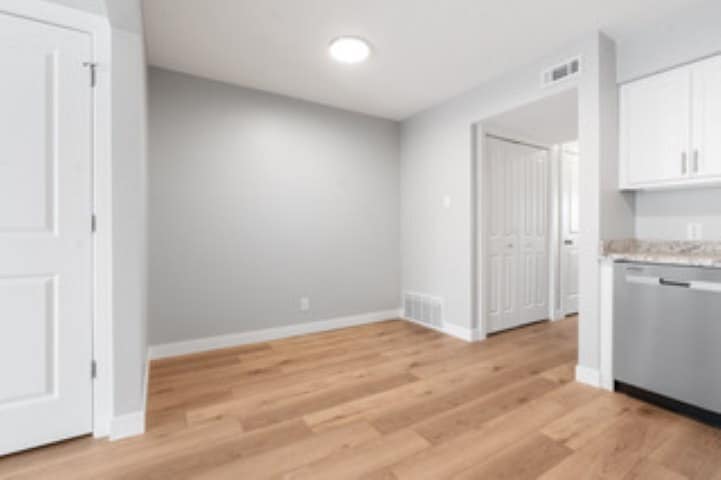 Building Photo - 1650 W 42nd St