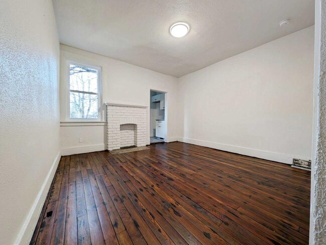 Building Photo - 524 Paulson Ave
