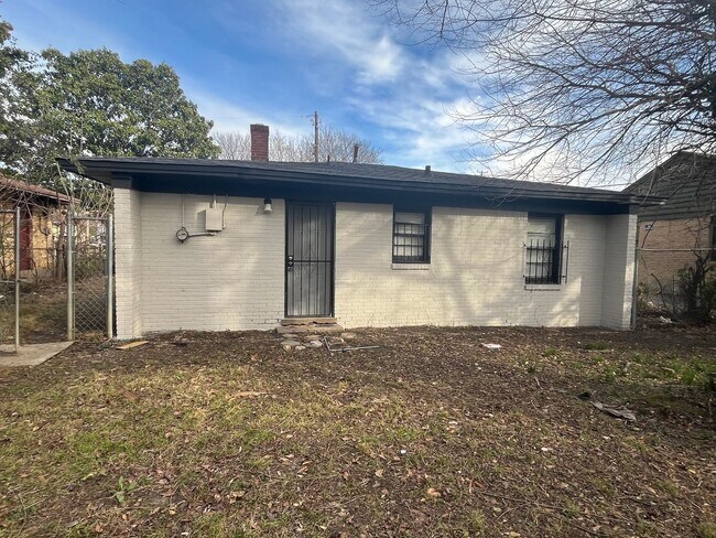 Building Photo - Renovated house in quite Neighborhood
