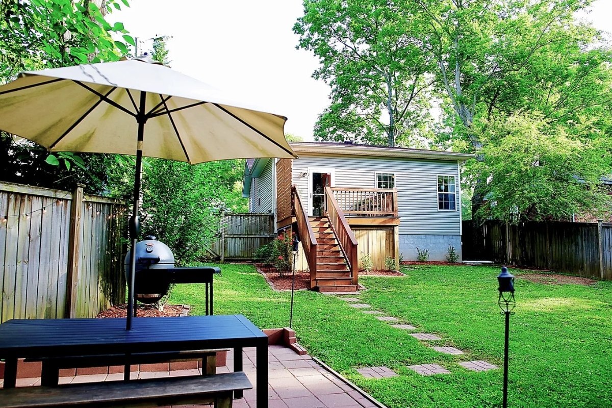 Building Photo - 1408 Oakhurst Dr