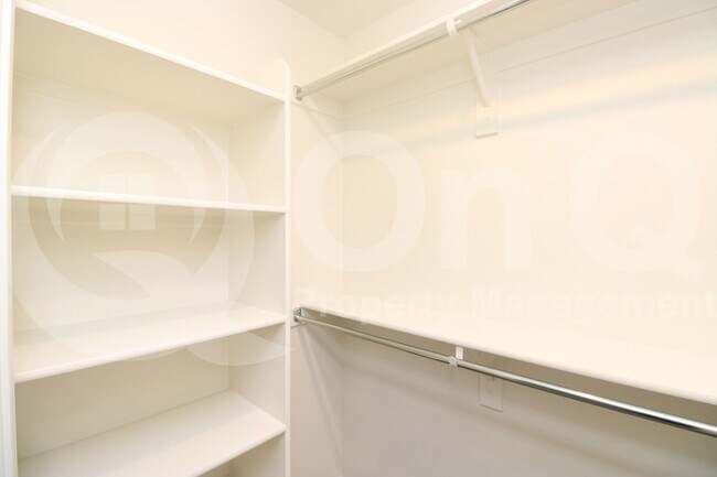 Building Photo - 987 Calle Calca