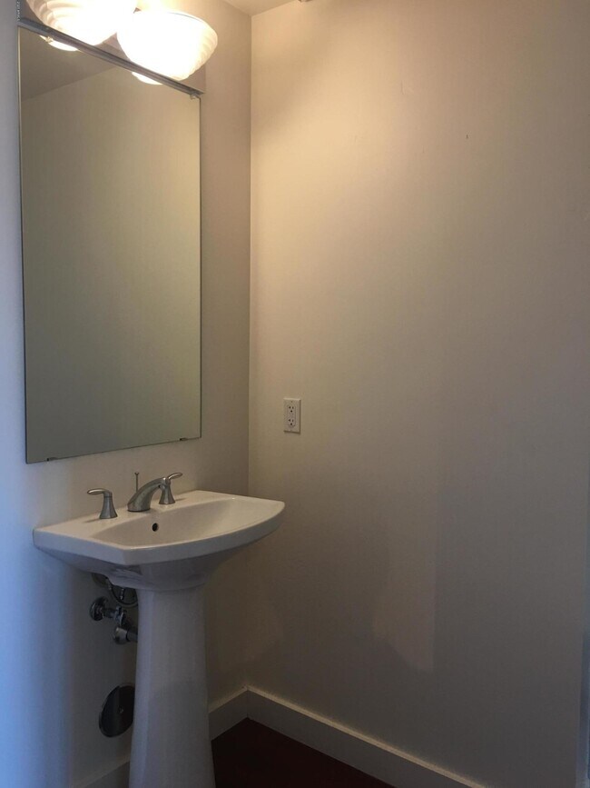 Building Photo - 310 S 4th St