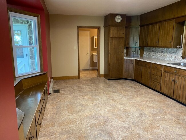 Building Photo - Coming soon! 4 Bedroom Farmhouse for Rent ...