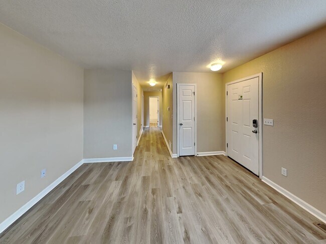 Building Photo - 957 W Briarwood Ave