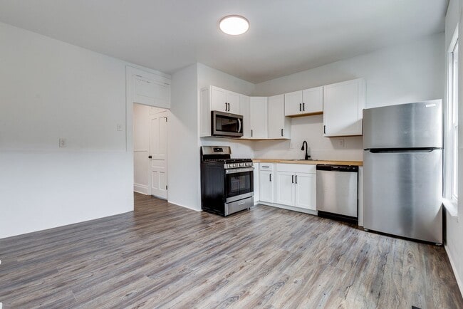 Building Photo - 2637 S 18th St