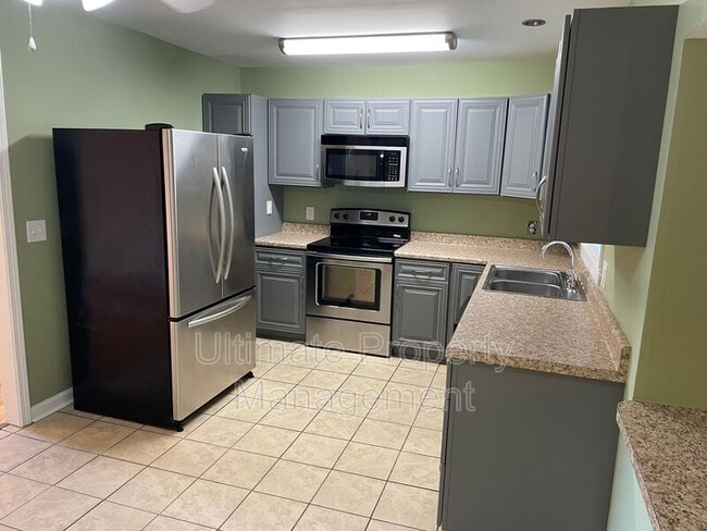 Building Photo - 305 Ilex Dr