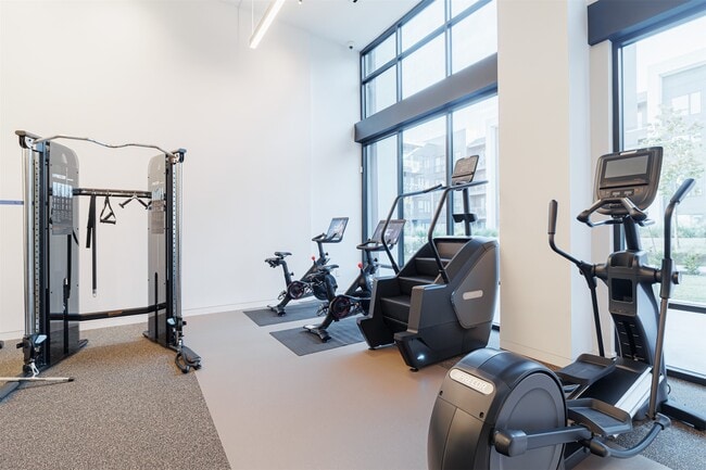 Building Photo - 10505 Deerwood Rd