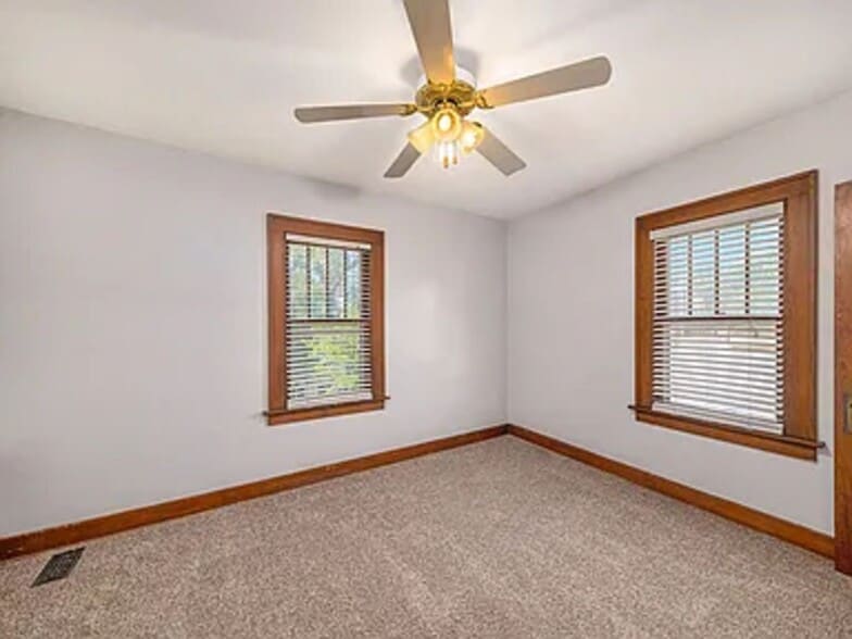 Building Photo - 441 Forest St