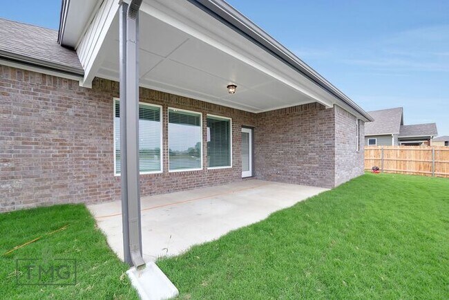 Building Photo - Owasso Dream Home! New Construction! Encla...