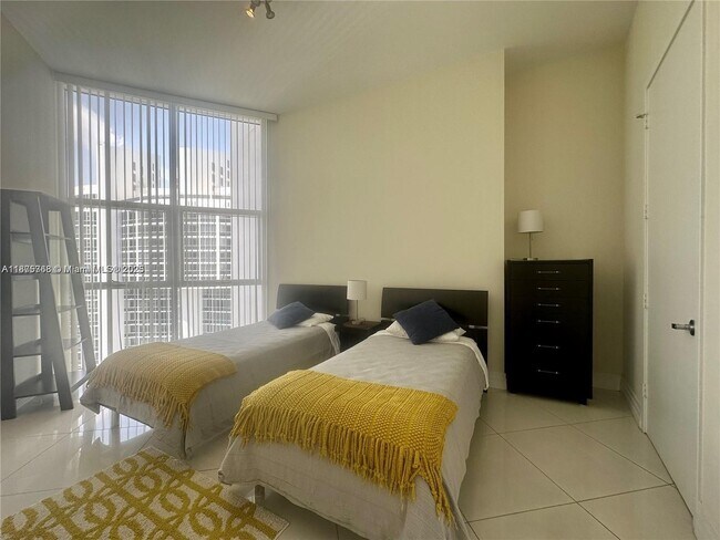 Building Photo - 18101 Collins Ave