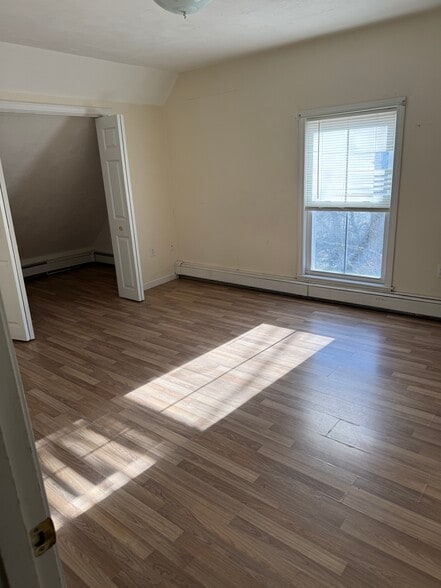 Building Photo - 298 Main St