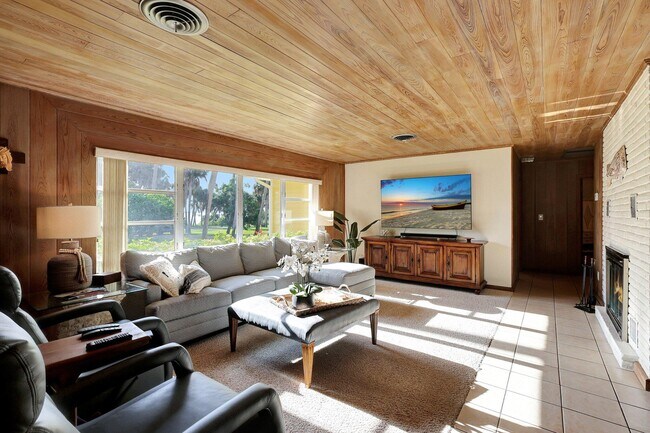 Building Photo - 7501 S Indian River Dr