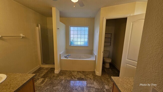 Building Photo - 3 Bed 2 Bath 2 Car Garage