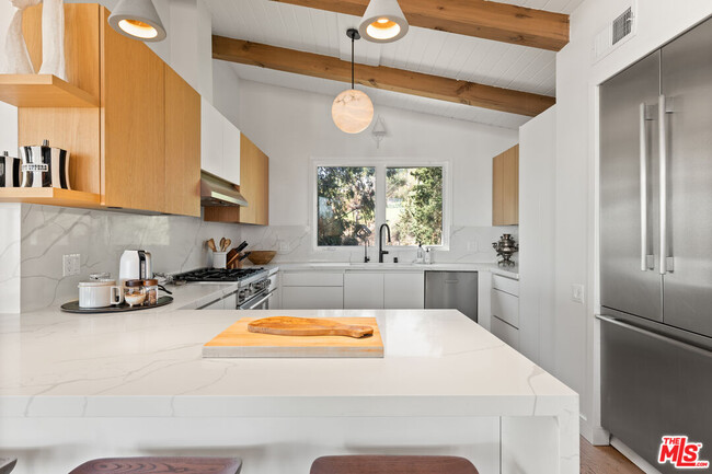 Building Photo - 21625 Saddle Peak Rd