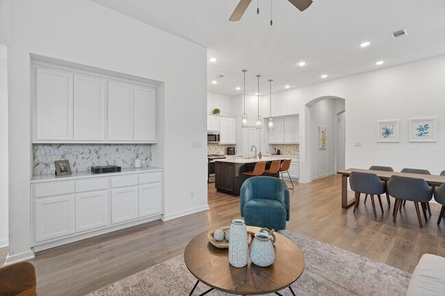 Building Photo - 8145 Overland Grv